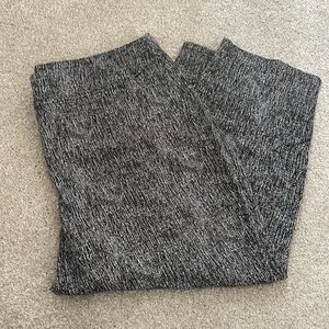 Womens black and white stretch capris